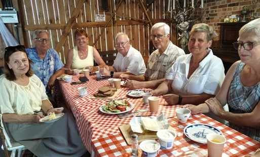 Zdjęcie do Seniorzy odkrywali tajniki wypieku tradycyjnego chleba